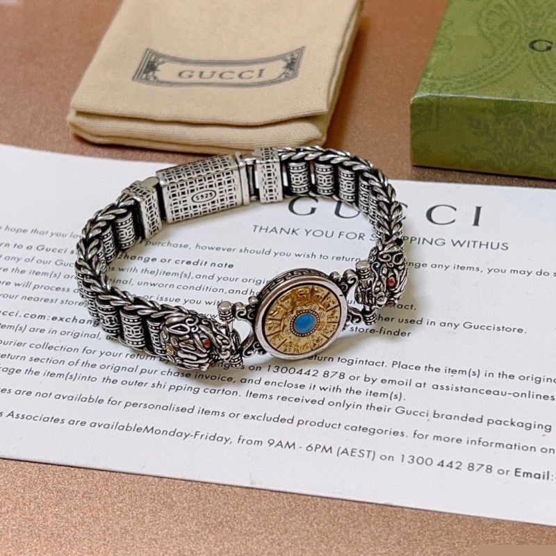 G*u*i bracelets